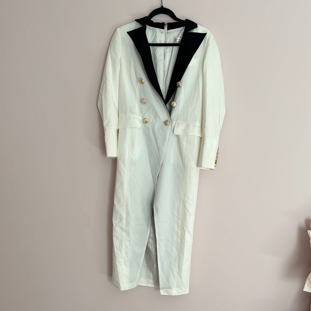 Elegant White Jumpsuit with Black Collar